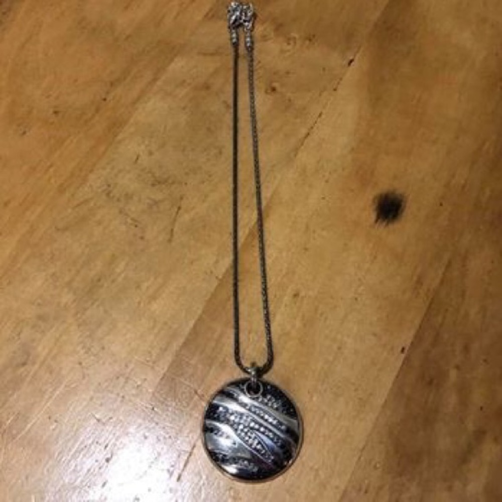 Reversible pendant necklace